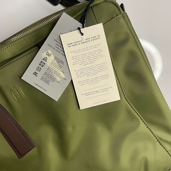 La Mansio olive green shoulder bag/backpack/versatile NWT - Picture 5 of 16
